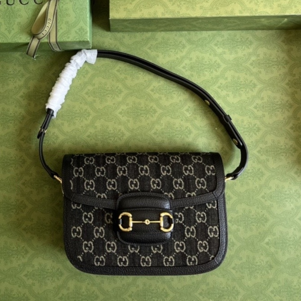 Summer Set: Gucci Horsebit 1955 Original Gg Shoulder Bag Black Ivory And Gg Denim Baseball Hat Black - Image 2