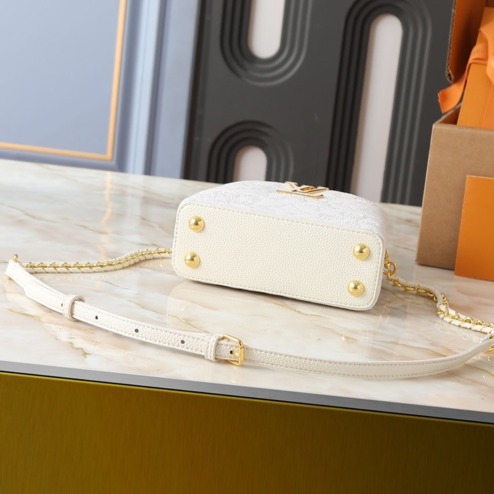 Louis Vuitton Capucines Mini Vanilla 21Cm - Image 4