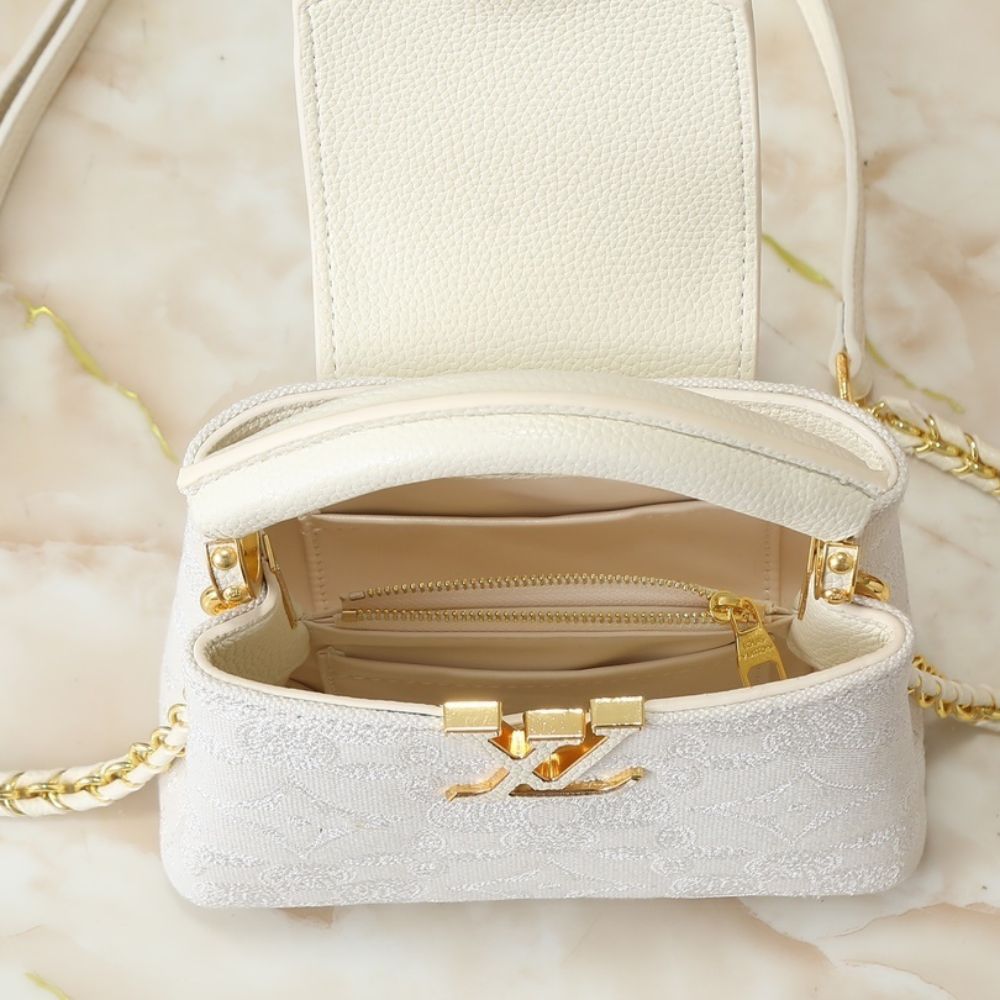 Louis Vuitton Capucines Mini Vanilla 21Cm - Image 8