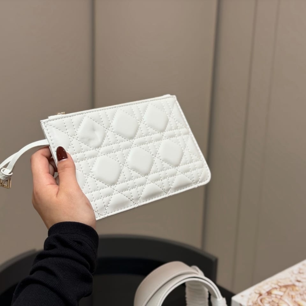 Dior Medium Toujours Bag White 28Cm M2821OSNW M030 - Image 3