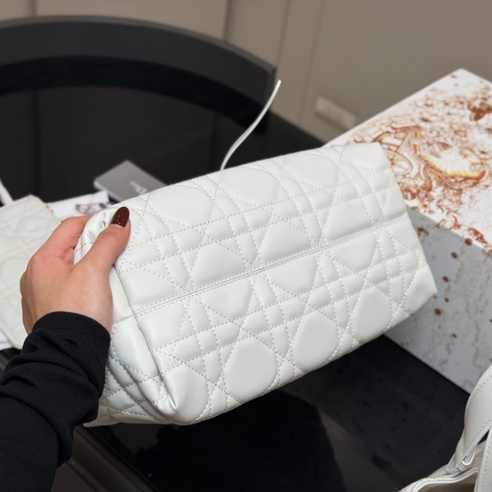 Dior Medium Toujours Bag White 28Cm M2821OSNW M030 - Image 4