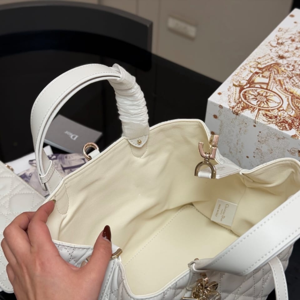 Dior Medium Toujours Bag White 28Cm M2821OSNW M030 - Image 5