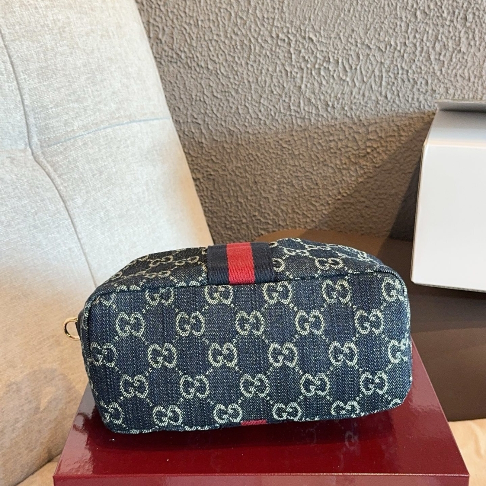 Gucci Vanity Mini Bag Blue And White GG Denim 19cm - Image 3