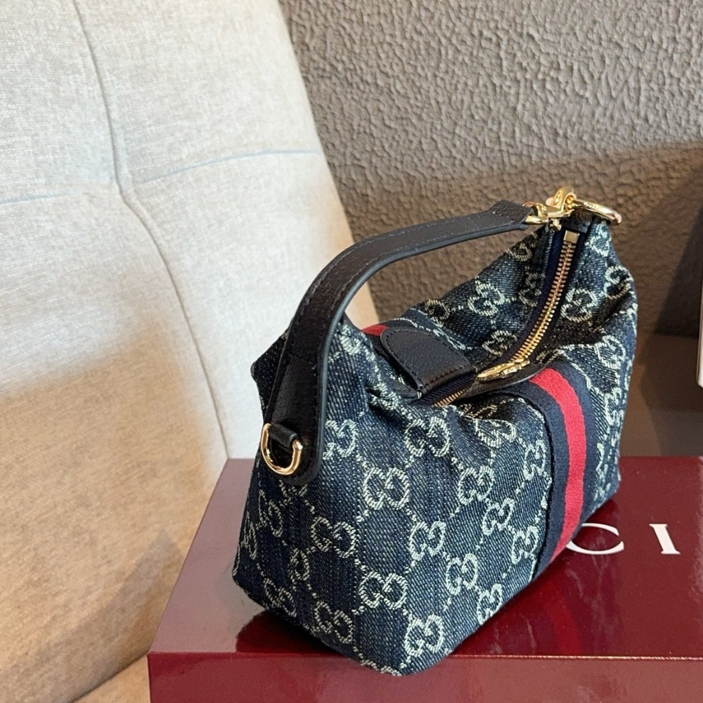 Gucci Vanity Mini Bag Blue And White GG Denim 19cm - Image 4